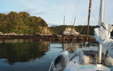 Anchored nice and close to those rocks hmmm