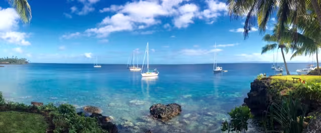 4 moorings and Happy Hour at the Bar